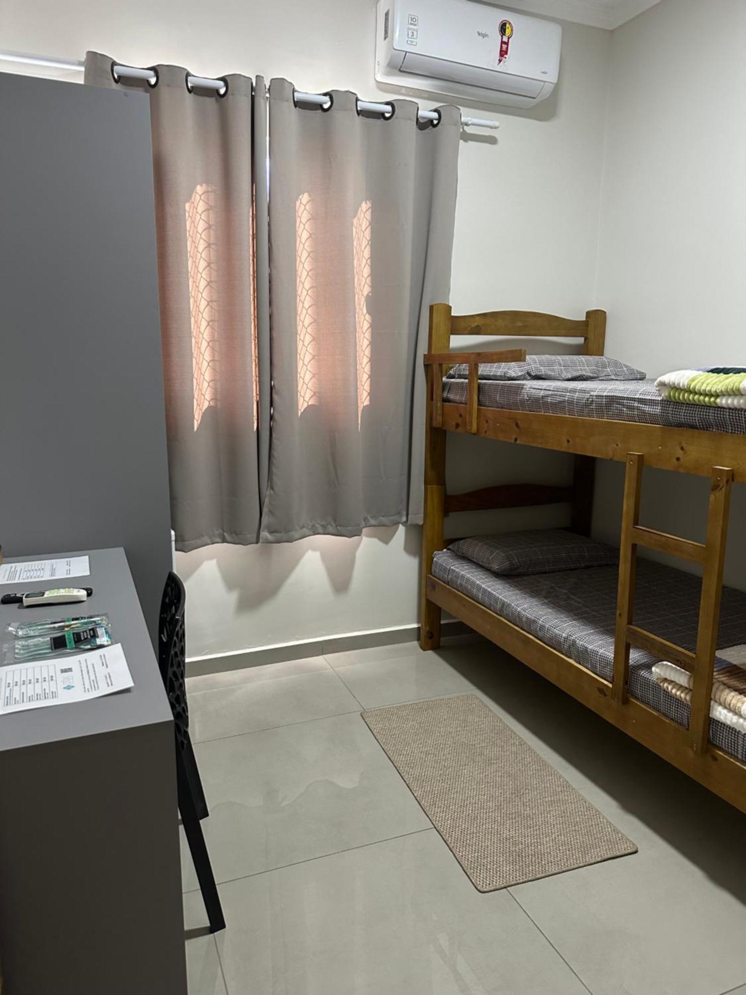 Guaru Inn Hostel กัวรูยุส ภายนอก รูปภาพ