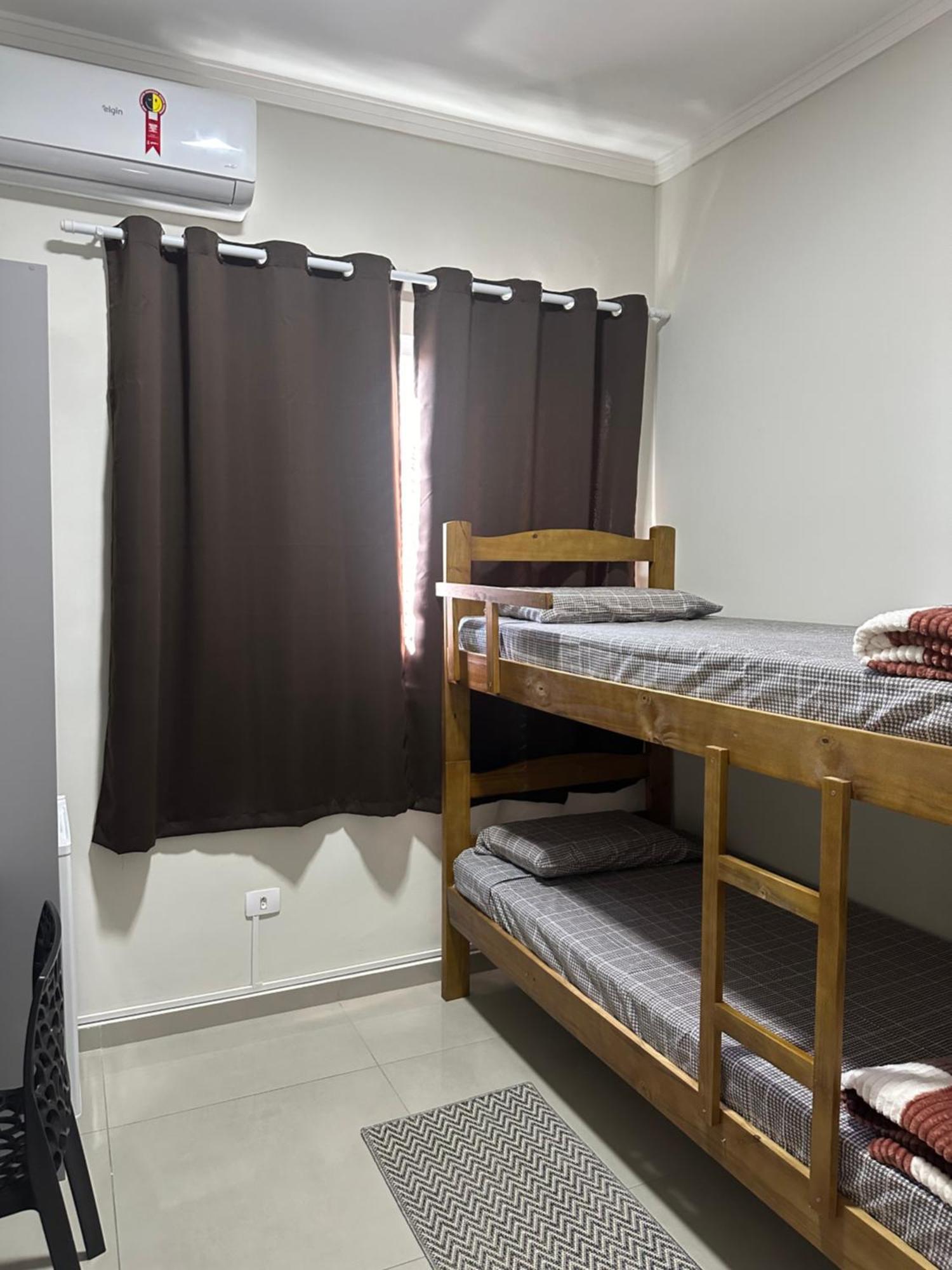 Guaru Inn Hostel กัวรูยุส ภายนอก รูปภาพ